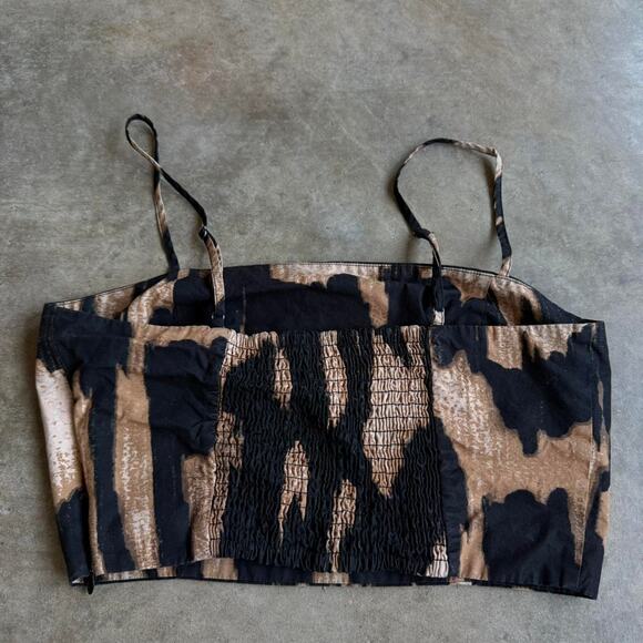 Black and tan abstract square neck crop top with adjustable straps - Picture 6 of 7